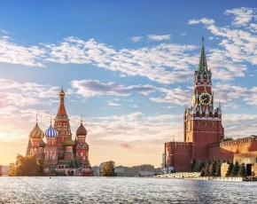 Расположена на западе России, на реке Москве
