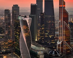  Центр Московской городской агломерации. Самый крупный город Европы по площади[11] и населению. 